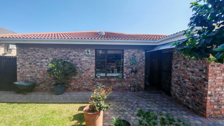 3 Bedroom Property for Sale in Fraaiuitsig Western Cape